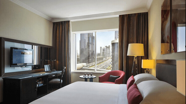 Guest Room - King Bed 